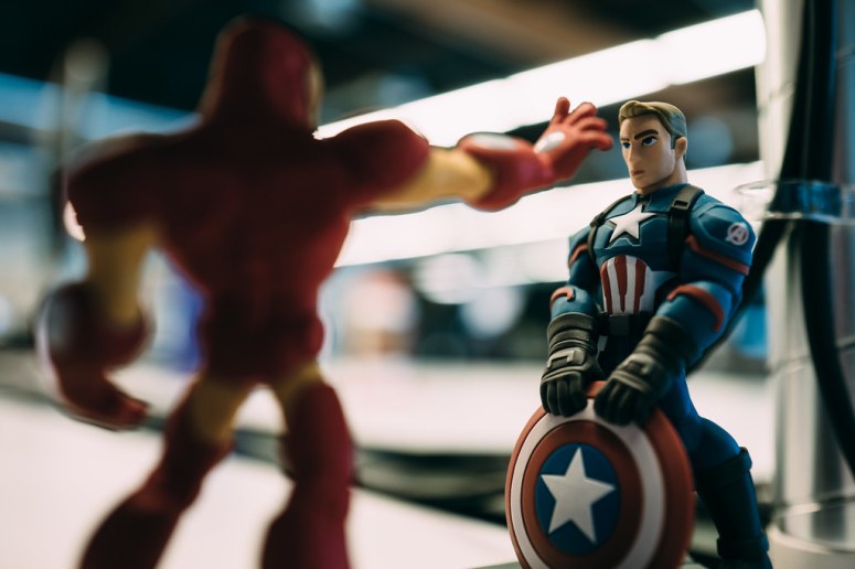 Captain America Civil War - Iron Man vs Cap